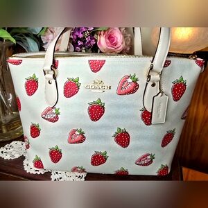 NWT Coach White Strawberry Print Women's Bag